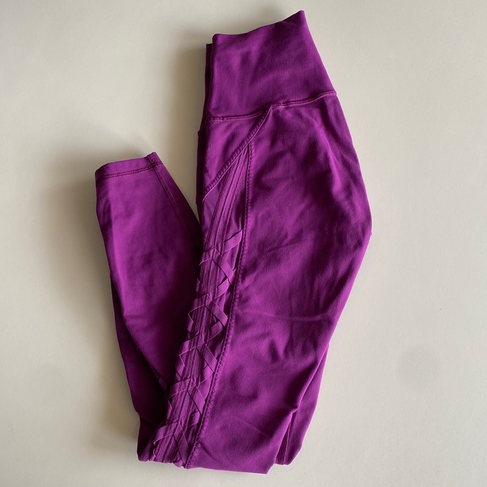 Lululemon High Times Pant (Rhythm) Leggings in color Chilled Grape Size 2